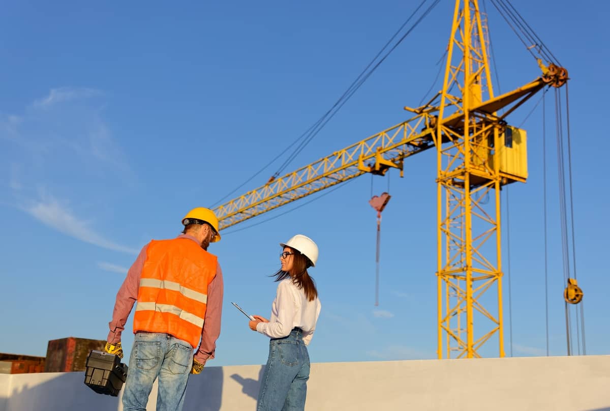 Czy warto inwestować w używany żuraw? Na co zwrócić uwagę przy zakupie z drugiej ręki?